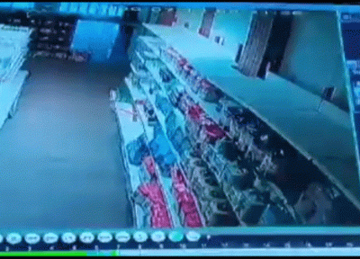 لحظه وقوع زلزله در یکی از فروشگاه های شهرستان کوهرنگ